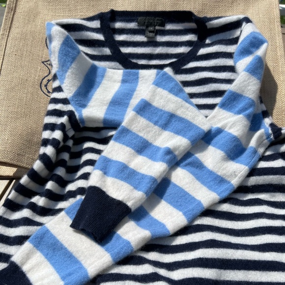 Saks Transitional 100% Cashmere Sweater Navy and Baby Blue Nautical Stripe Large - Picture 5 of 8